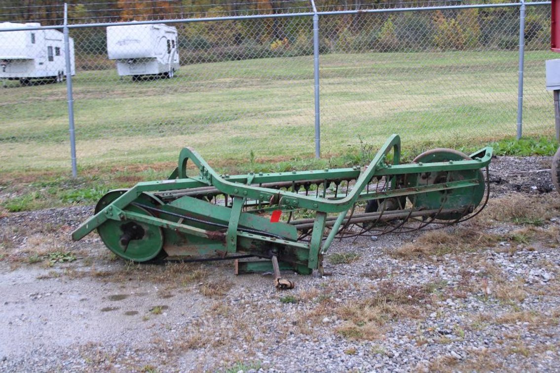 JOHN DEERE 350 RAKE