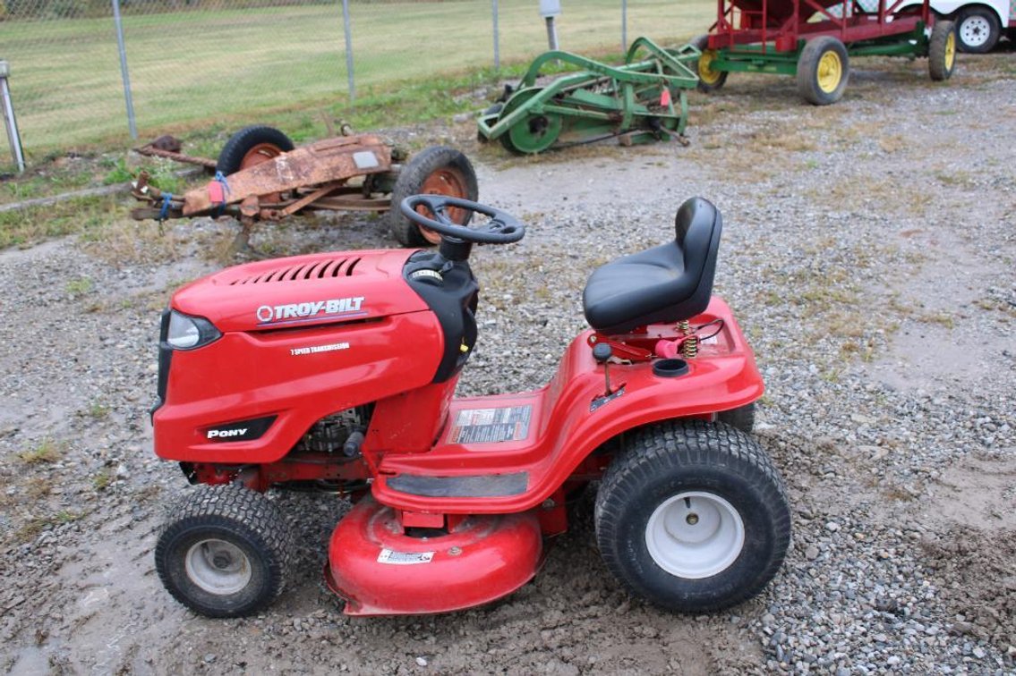 TROY BILT RIDING MOWER (NON-RUNNING)