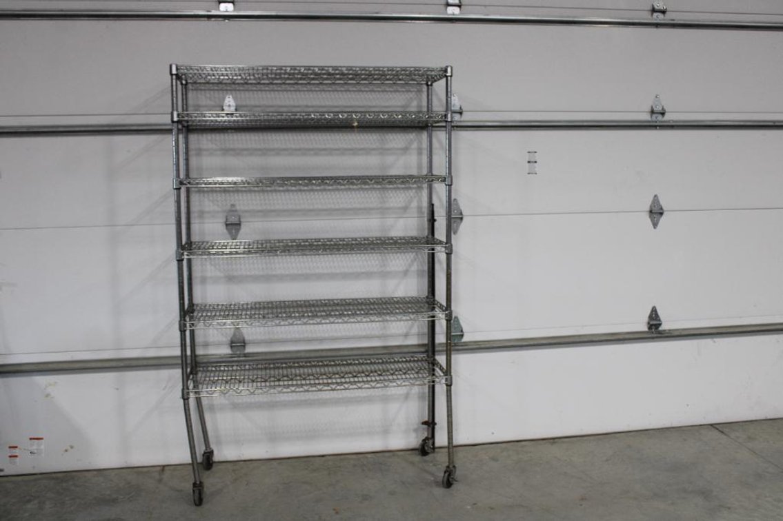 WIRE RACKING ON WHEELS