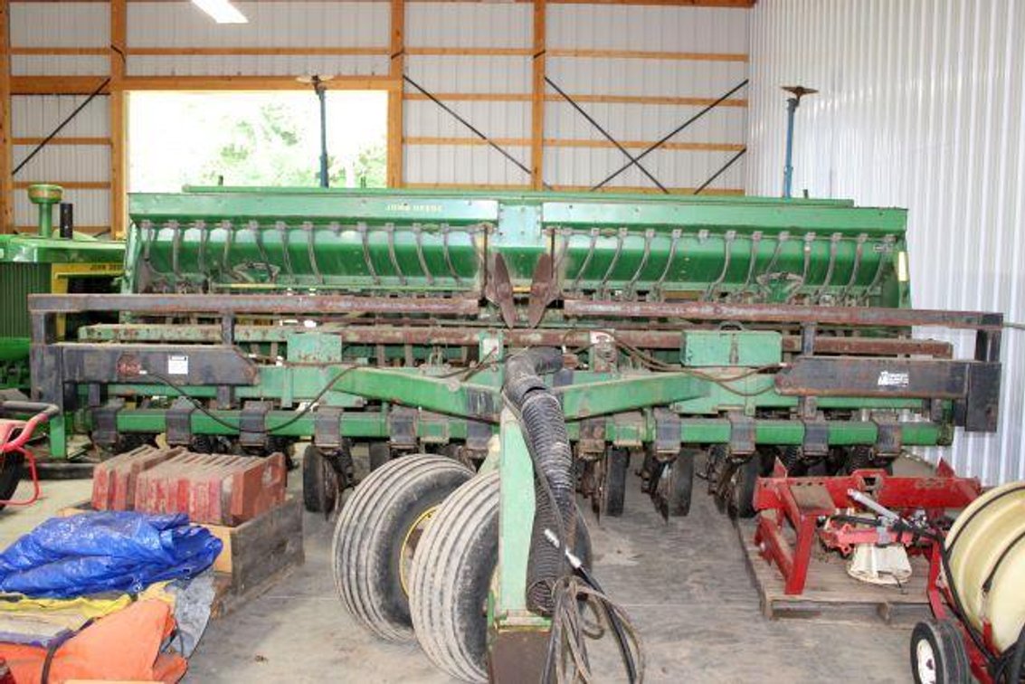 JOHN DEERE 750 GRAIN DRILL