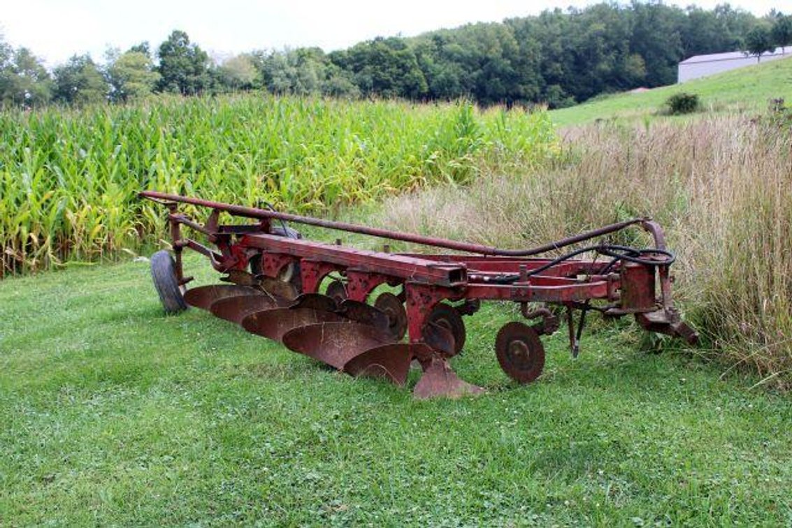 5 BOTTOM SEMI MOUNT PLOW