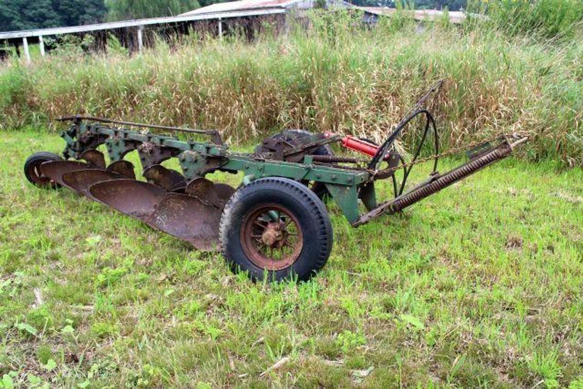 VINTAGE JOHN DEERE 4 BOTTOM PLOW