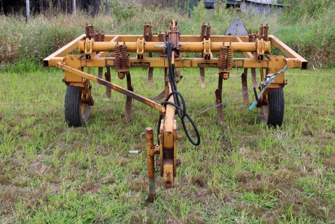 TAYLOR WAY CHISEL PLOW