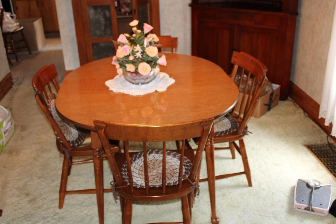 HEYWOOD WAKEFIELD DINING ROOM TABLE AND CHAIRS