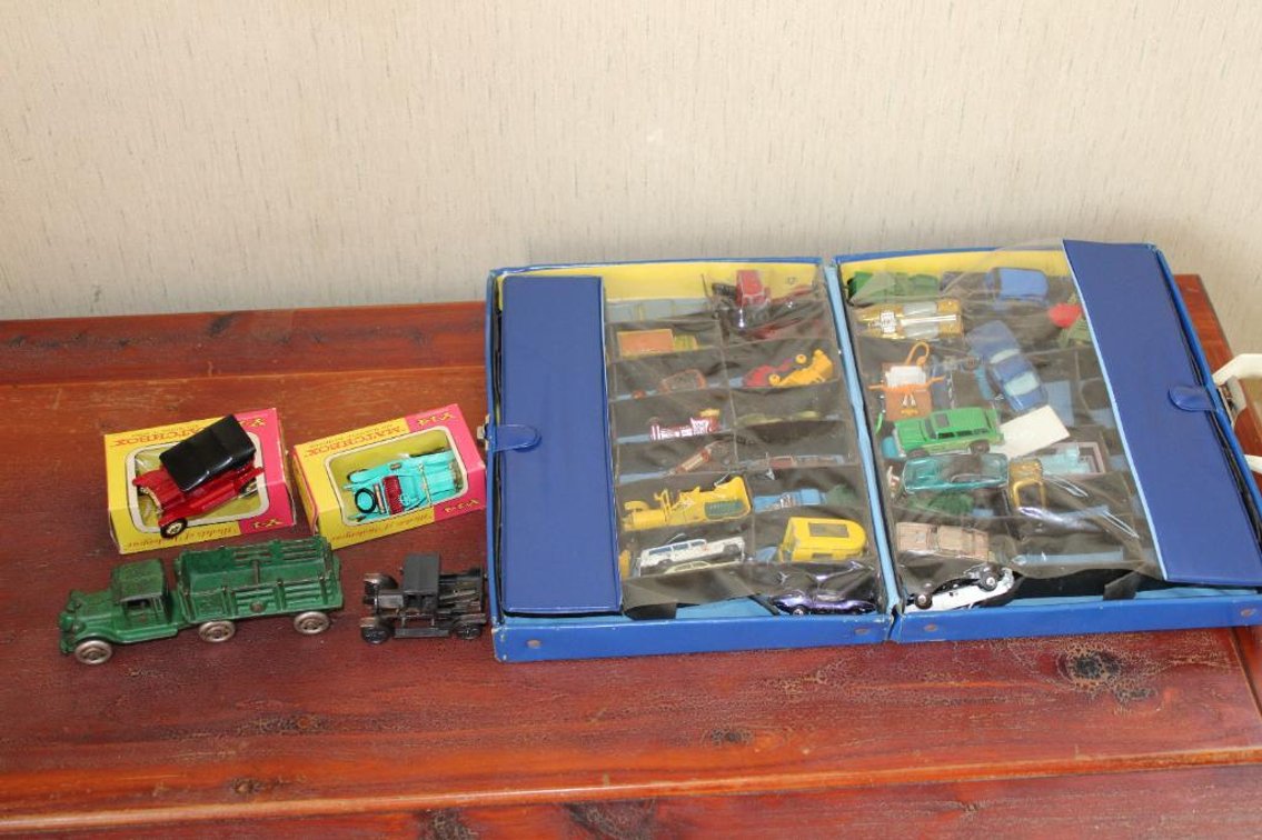 MATCHBOX COLLECTORS CASE AND VARIOUS CARS