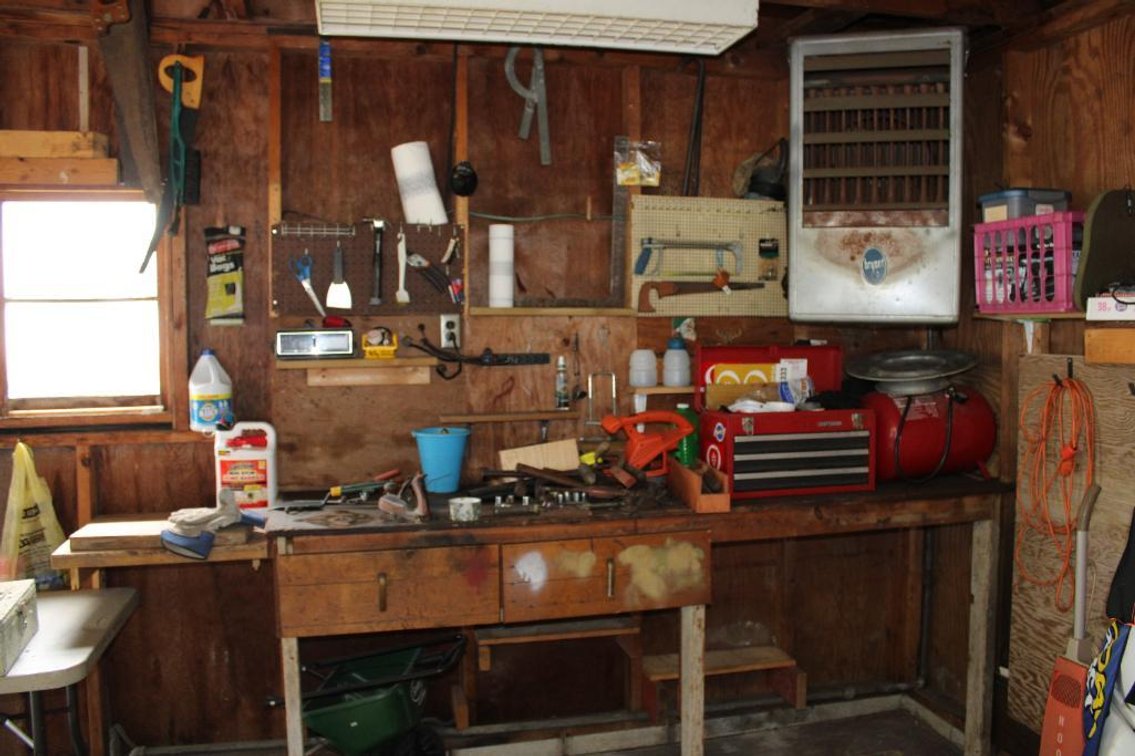 GARAGE CORNER TOOLS