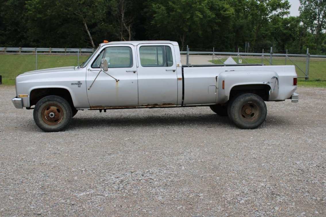 1986 Chevrolet K30 Pickup Truck, VIN # 1GCHK33W7GS129964