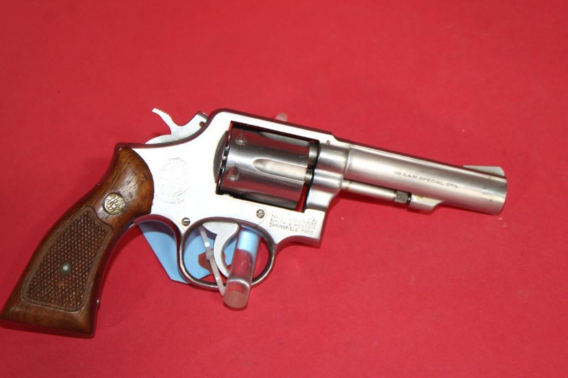 SMITH & WESSON MODEL 64-8 .38 S&W REVOLVER 