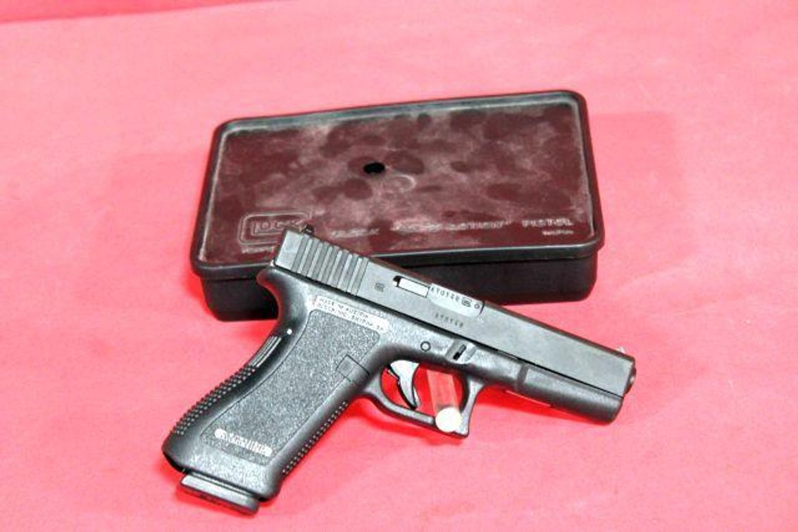 GLOCK 17 SEMI-AUTO PISTOL 