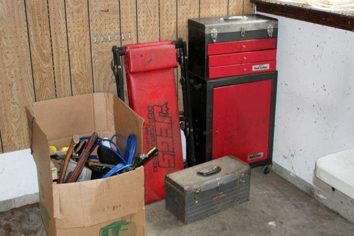 TOOL BOX, CREEPERS, TOOLS