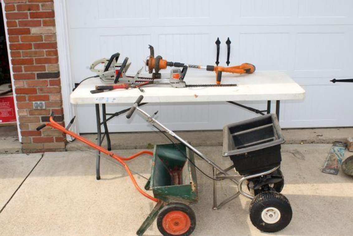 LAWN AND GARDEN TOOLS