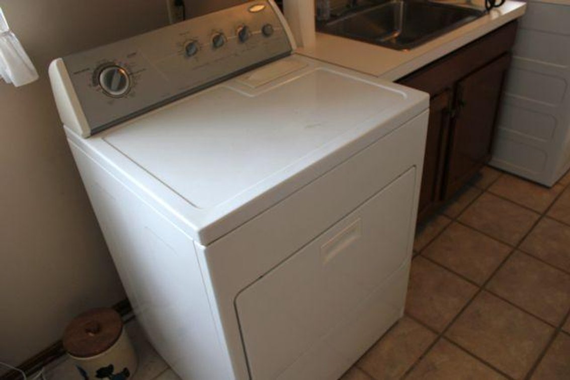 WHIRLPOOL DRYER AND GE WASHER MACHINE