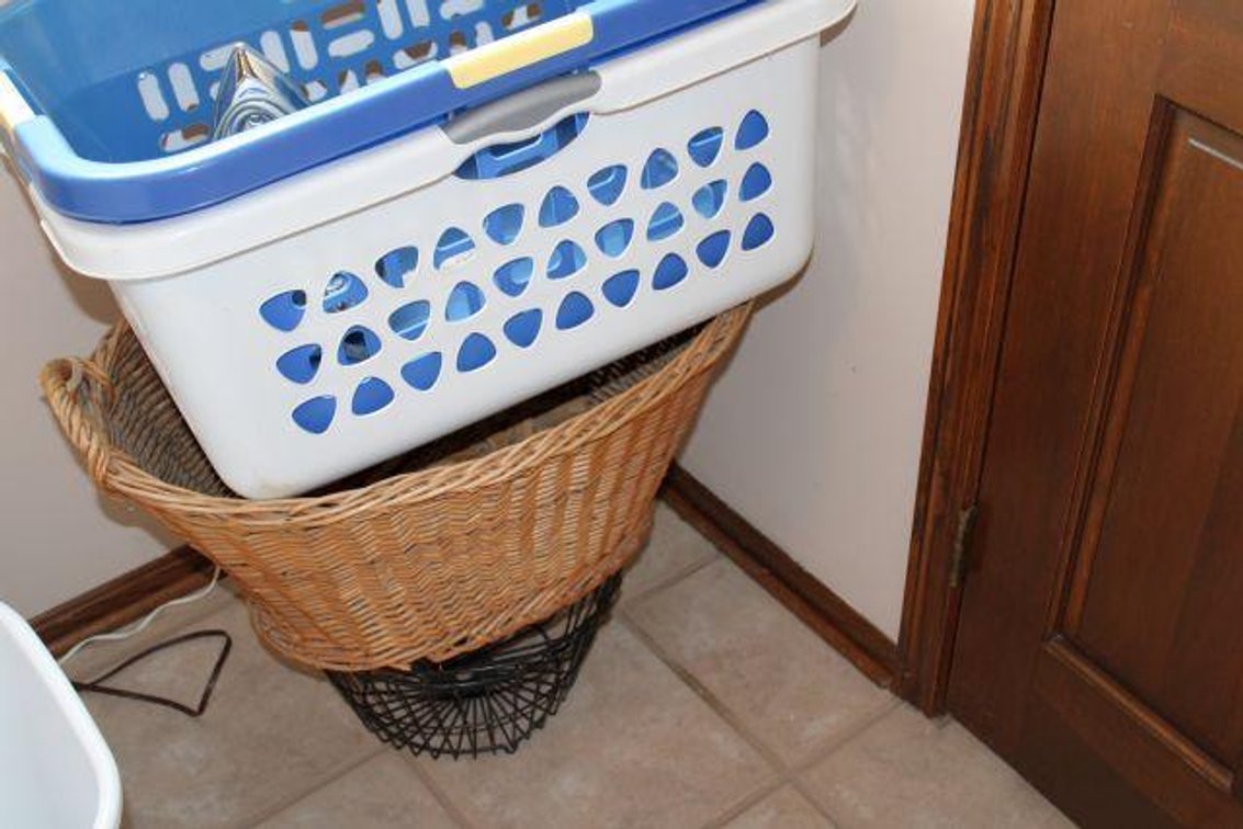 LAUNDRY HAMPERS AND EGG BASKET 
