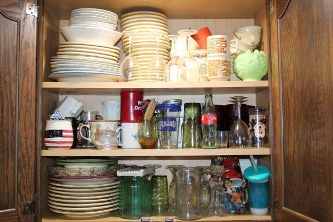 UPPER KITCHEN CABINET CONTENTS 