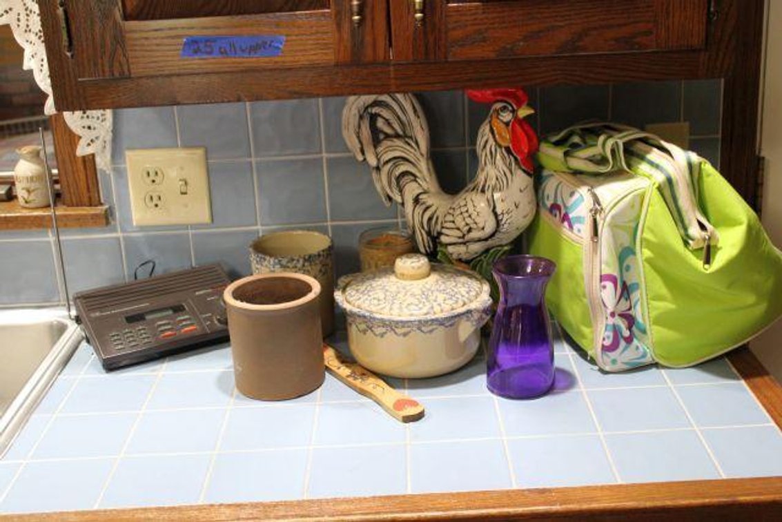 KITCHEN COUNTERTOP CONTENTS 