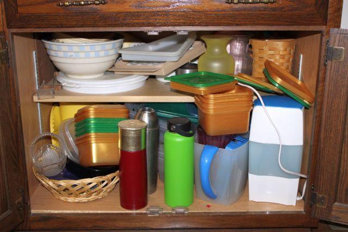 BOTTOM KITCHEN CABINETS CONTENTS AND PANTRY CONTENTS