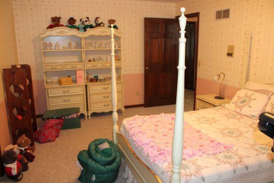 BEDROOM SUITE AND CONTETNS