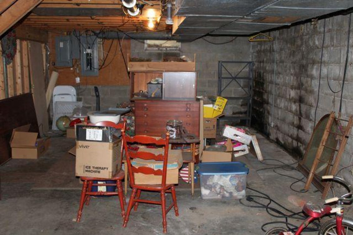 REAR BASEMENT ROOM CLEANING RIGHTS 