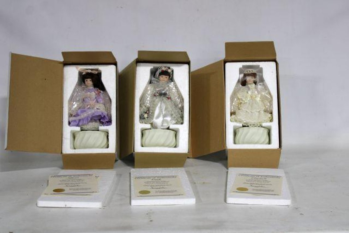 ALLISON RIBBONS AND BOWS COLLECTION PORCELAIN DOLLS