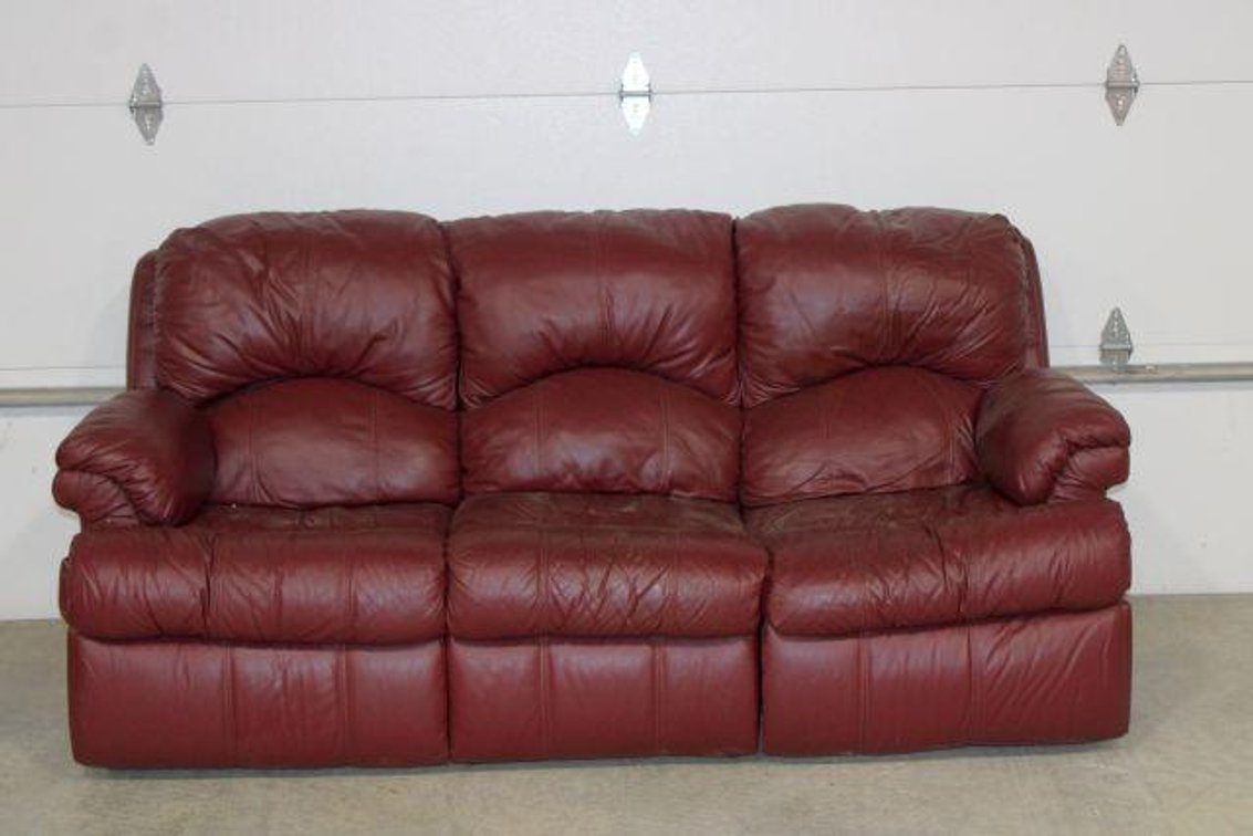  RECLINING COUCH 
