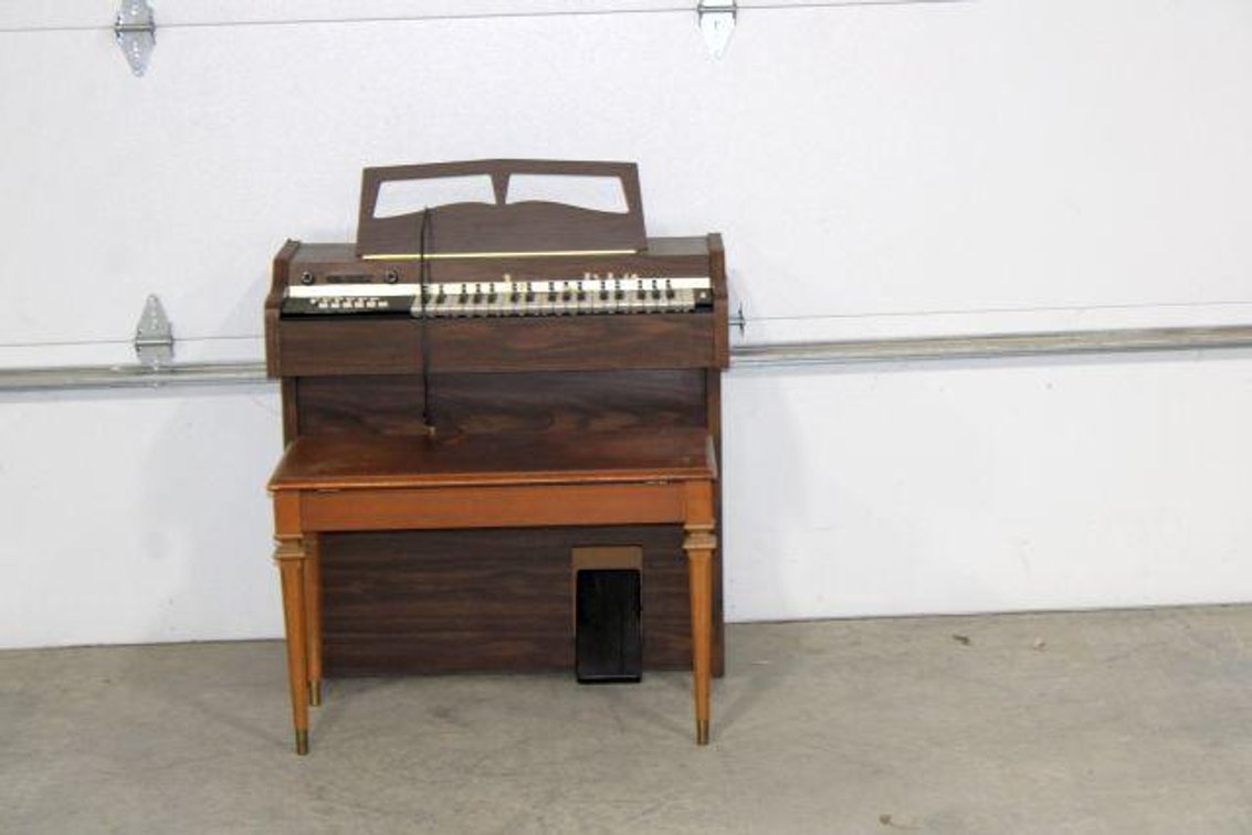 SEARS ELECTRIC ORGAN W/ BENCH