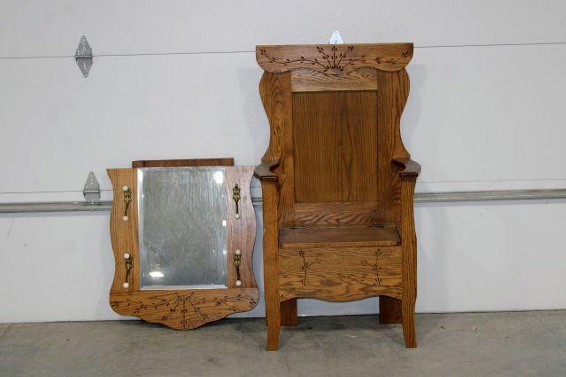 CHAIR W/ MIRROR BACK 