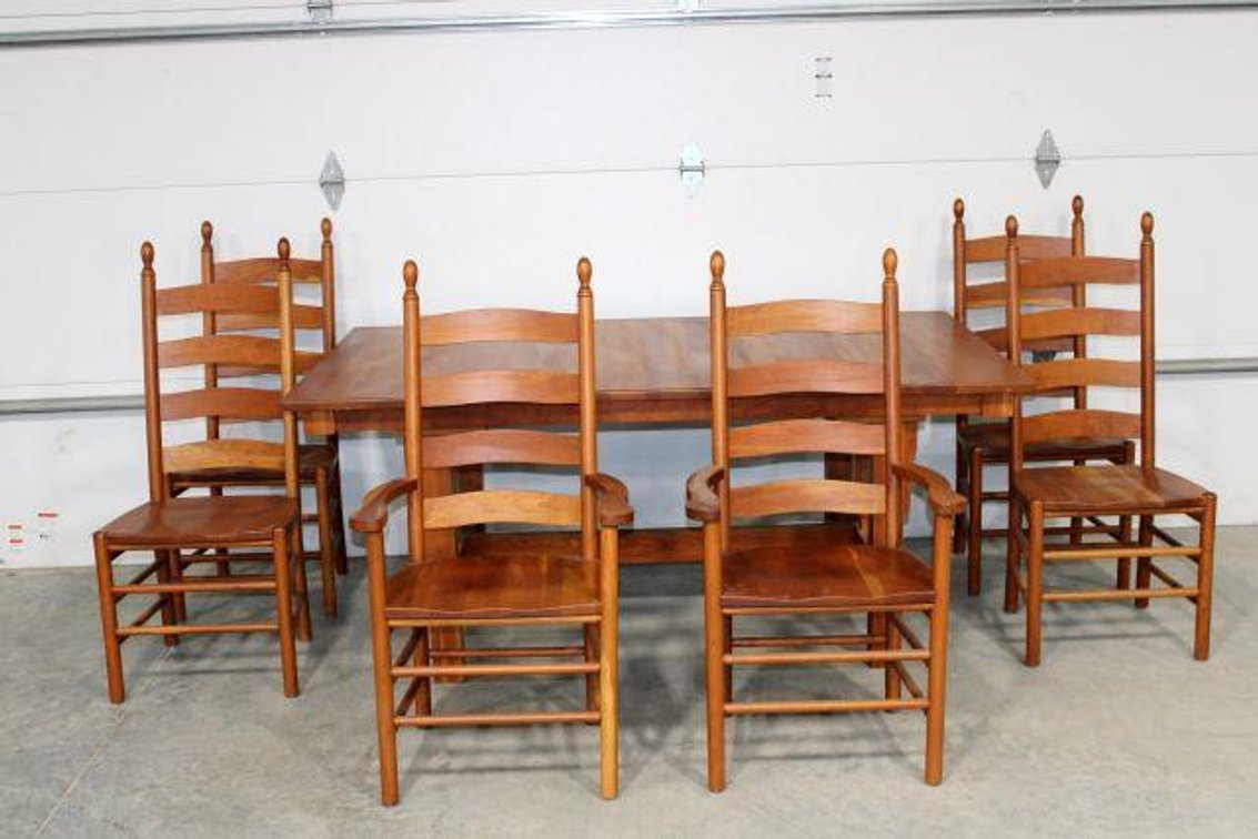  DINING ROOM TABLE AND CHAIRS