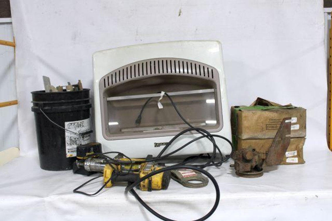 DEWALT GREASE GUN, RUST COVER, HEATER