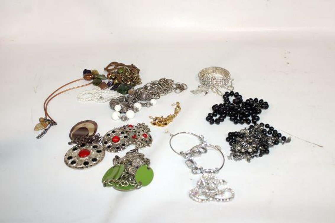 COSTUME JEWELRY 