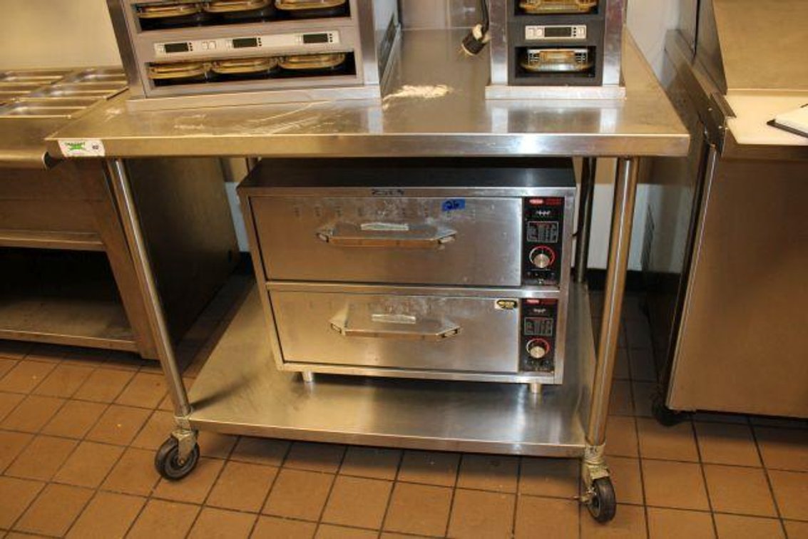 STAINLESS ROLLING TABLE