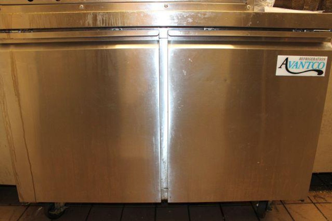 AVANTCO COMMERCIAL REFRIGERATOR AND FREEZER