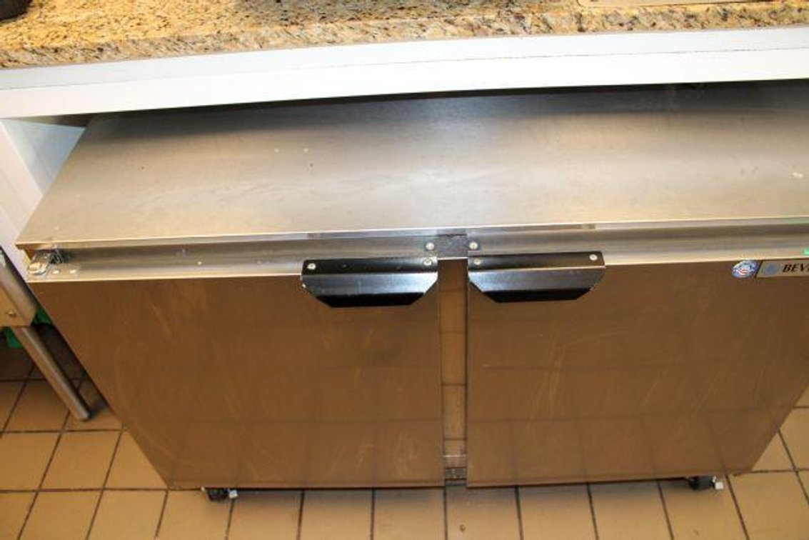 BEVERAGE AIR COMMERCIAL FRIDGE AND/OR FREEZER ON CASTERS 