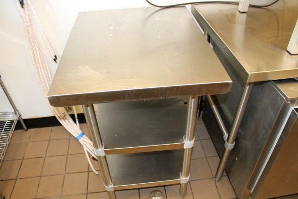 STAINLESS SHELVING 