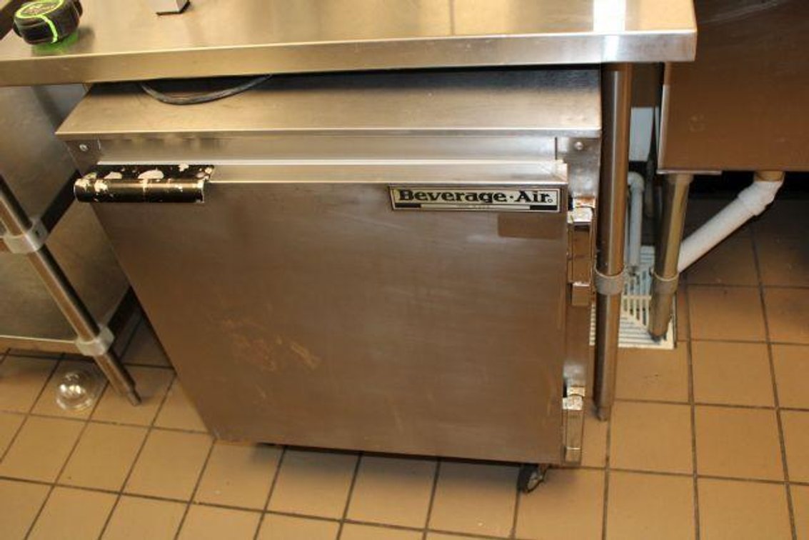 BEVERAGE AIR COMMERCIAL FRIDGE AND/OR FREEZER ON CASTERS 