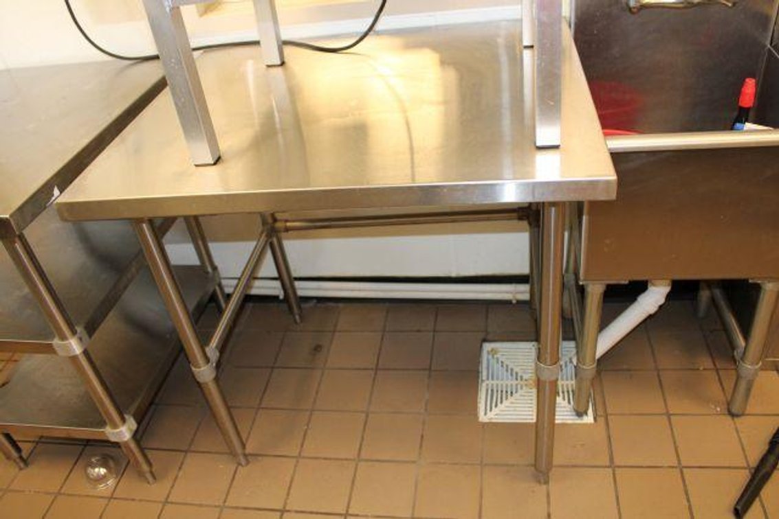 STAINLESS TABLE
