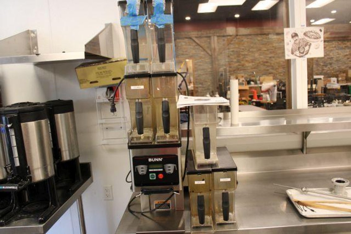 BUNN MHG COFFEE MAKER AND SMART FUNNELS 
