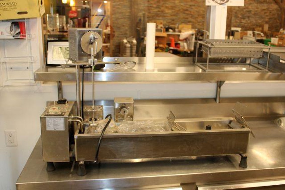 COMMERCIAL DONUT MACHINE
