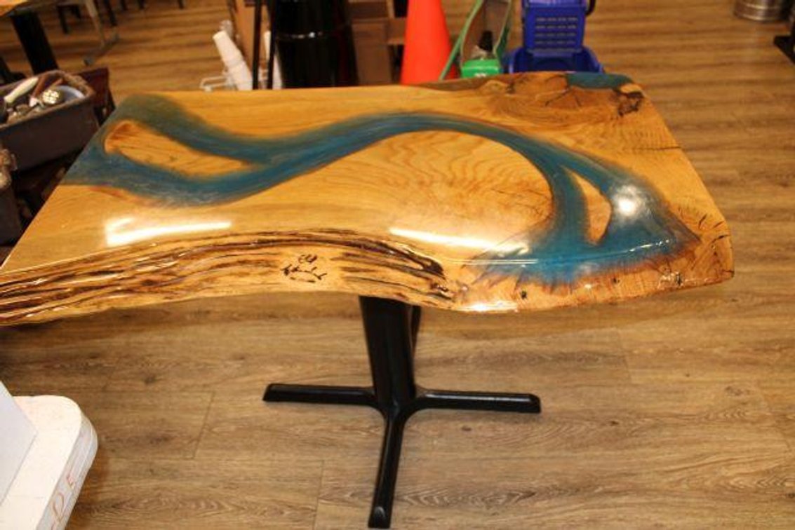 LIVE EDGE TABLE