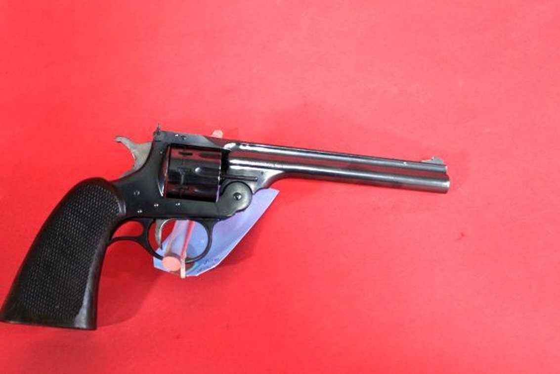 H&R SPORTSMAN SINGLE ACTION .22 REVOLVER 