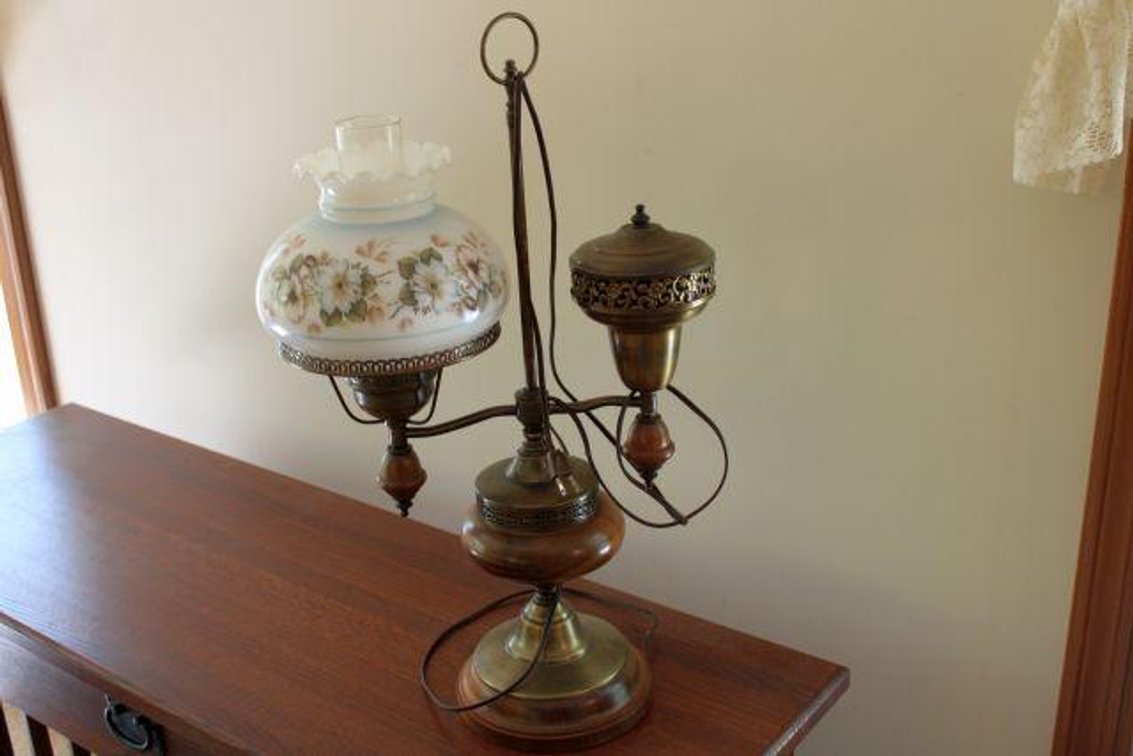 VINTAGE PAINTED LAMP