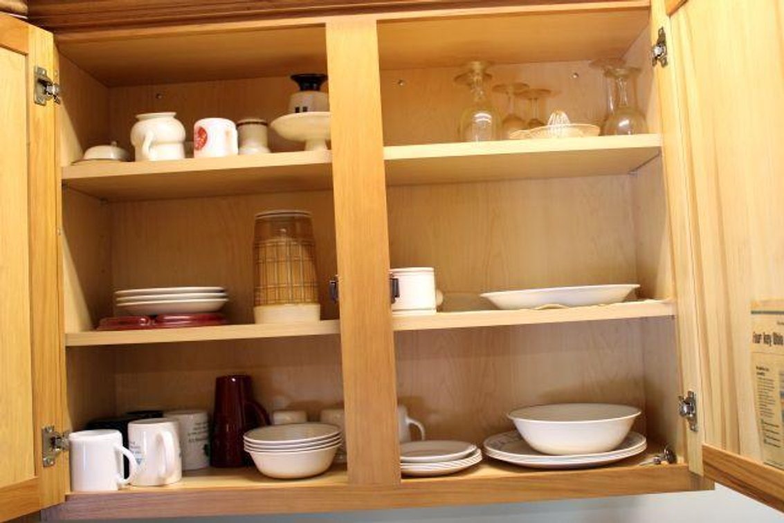 TOP ROW KITCHEN CABINET CONTENTS 
