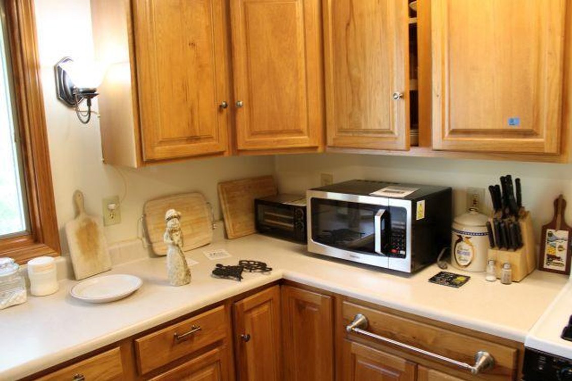 KITCHEN COUNTERTOP CONTENTS 