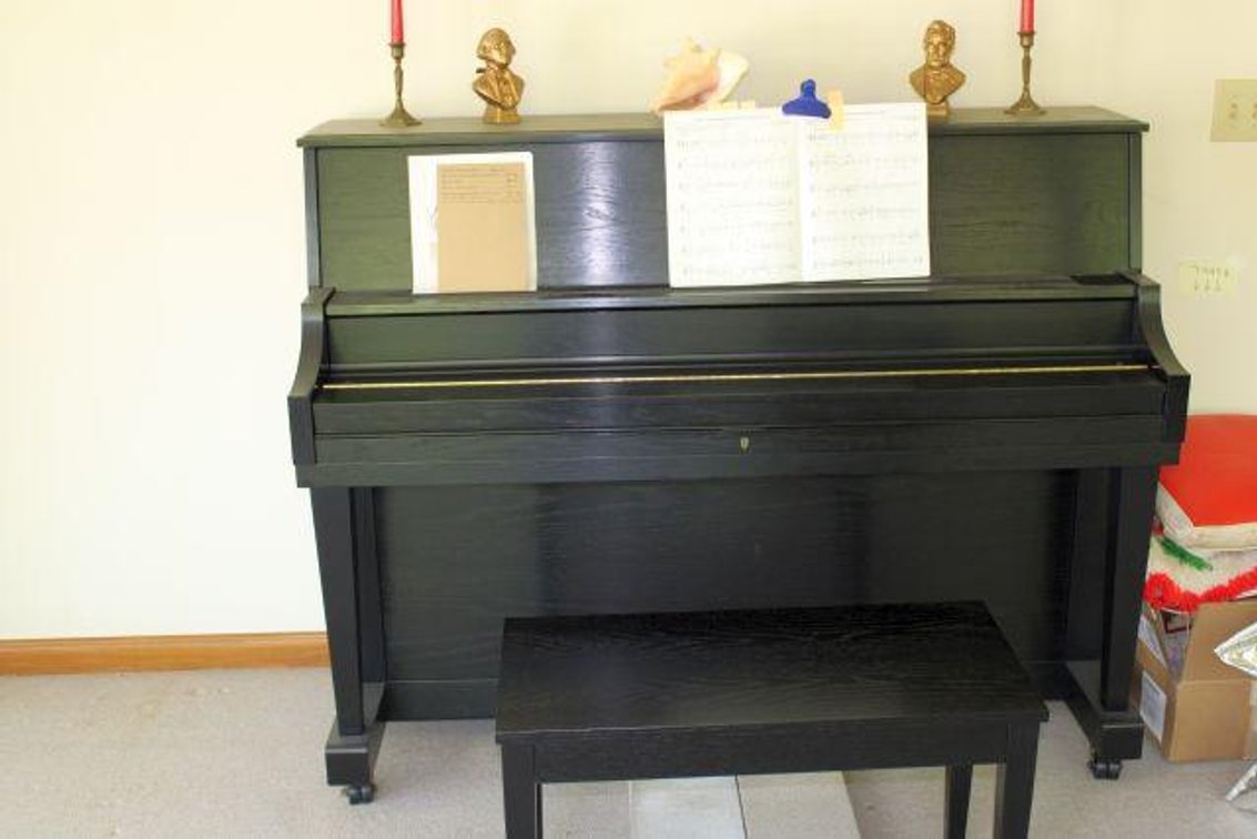 BOSTON PIANO AND BENCH