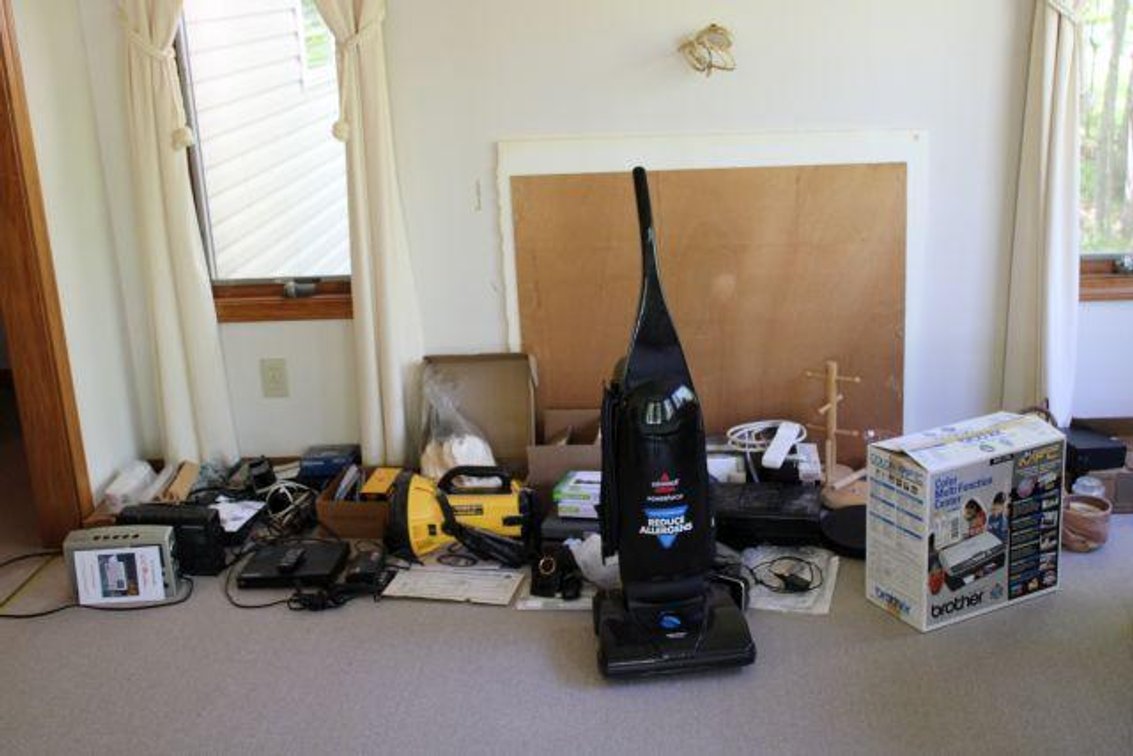 BISSEL SWEEPER, SPOT LIGHT, RADIOS, ETC 
