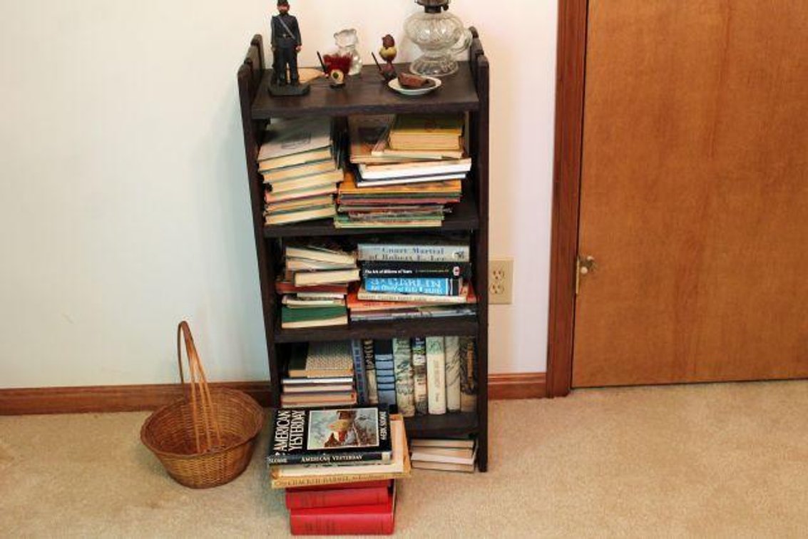 BOOK SHELF AND CONTETNS 