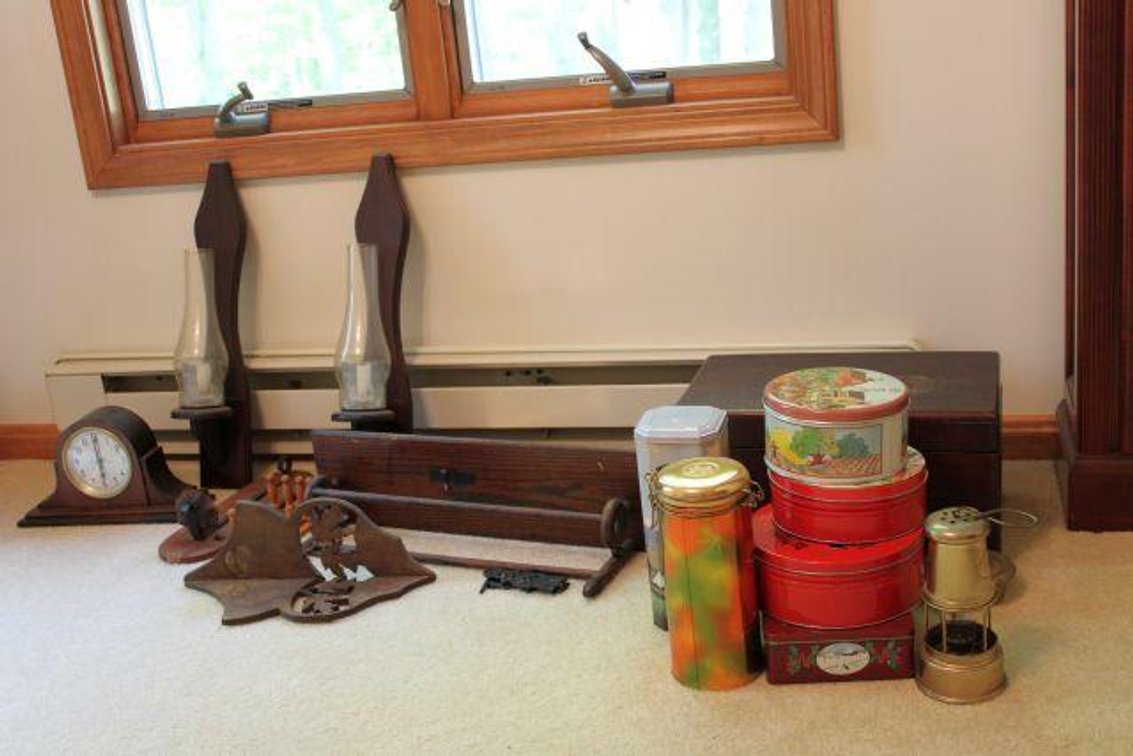 MANTLE CLOCK, CANDLE HOLDERS, ETC