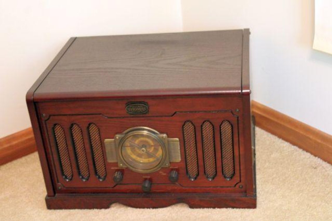THOMAS MUSEUM SERIES RECORD PLAYER