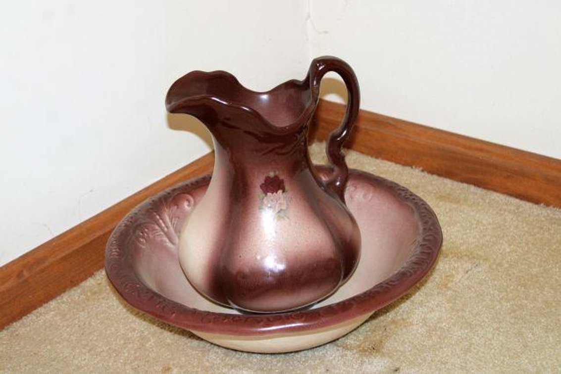 IRONSTONE POTTERY