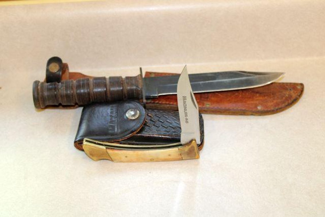 USMC KNIFE AND FOLDING KNIFE