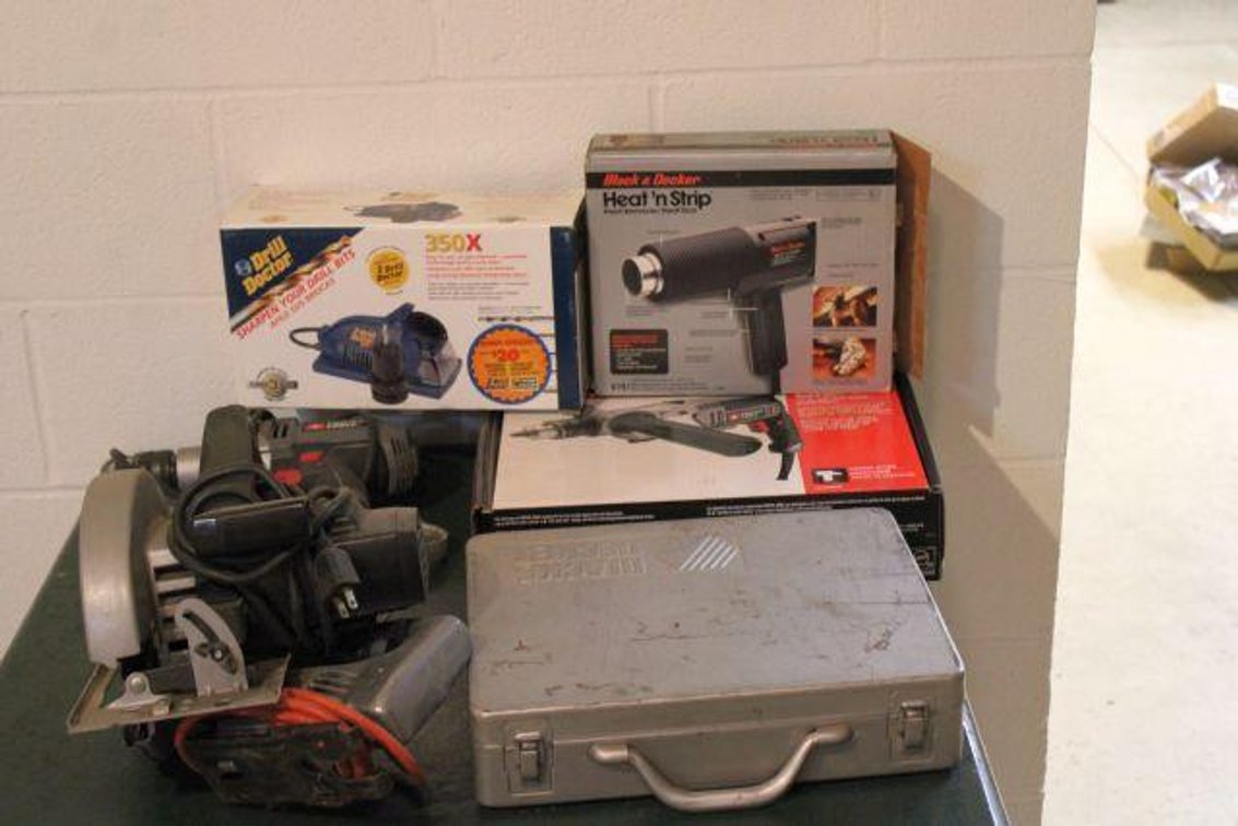 BLACK AND DECKER/PORTER CABLE SAWS DRILLS ETC 